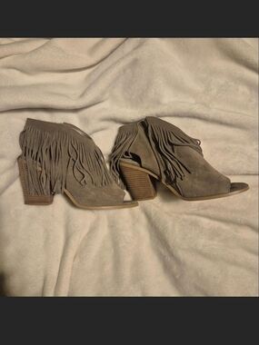 Fringed Suede Peep-Toe Ankle Boots - Taupe